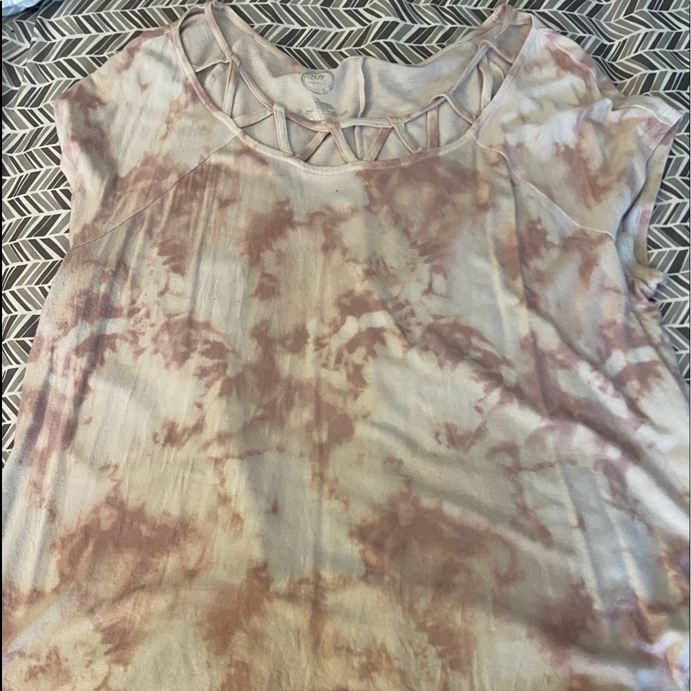 lightweight t shirt size L.